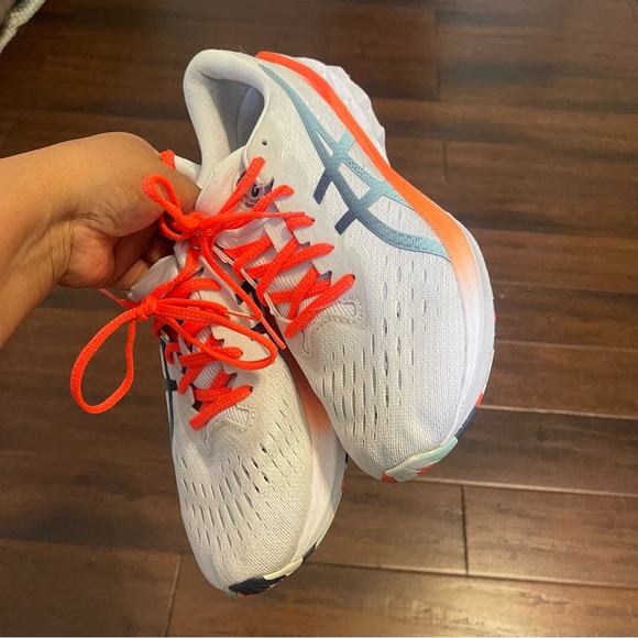 Asics Novablast 2 Womens 9 Shoes White Running Sneaker Gym Athletic 1012B152 - Picture 10 of 13